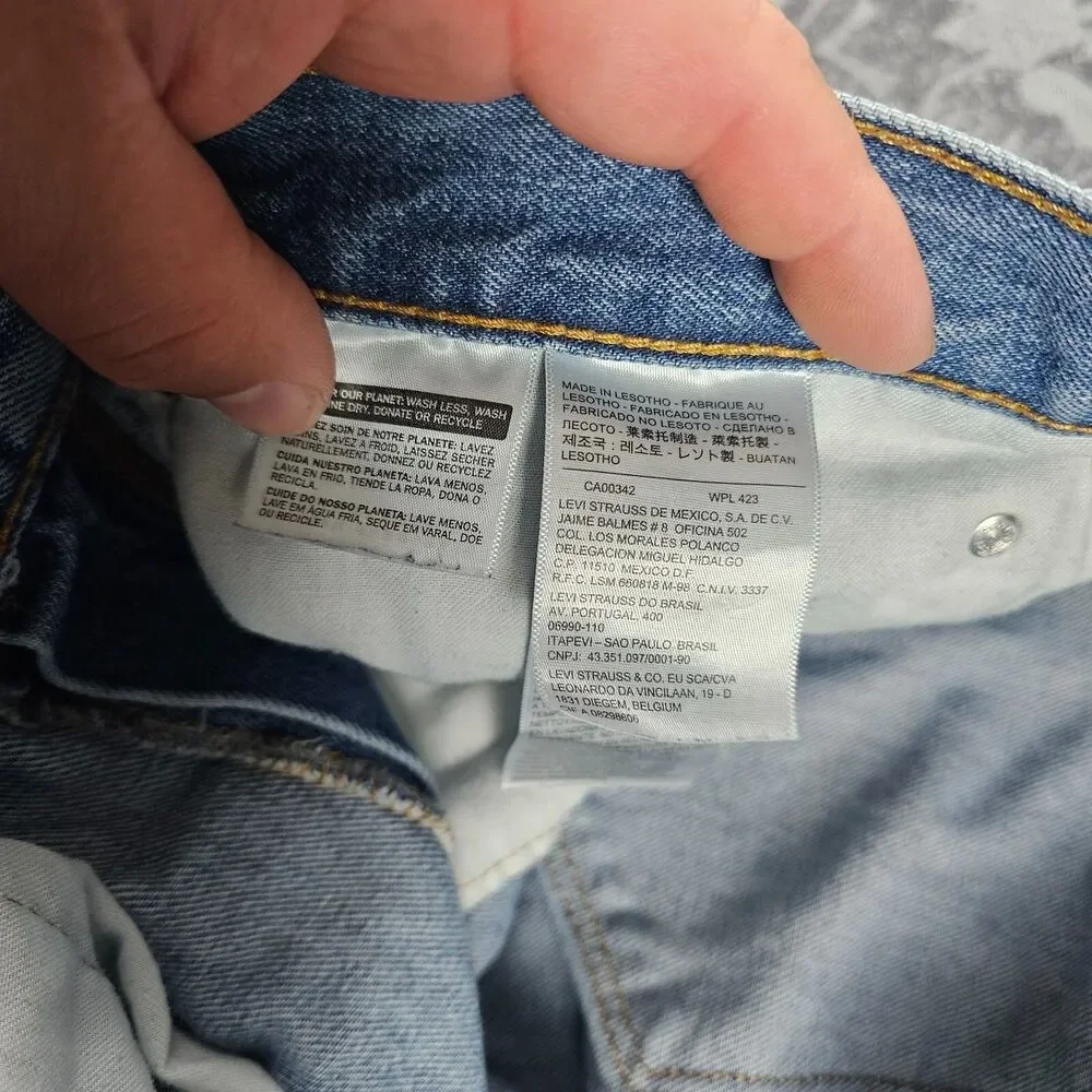 Levis no holes